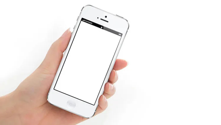 iPhoneを持つ手元