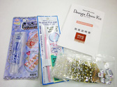 キット以外には、ハサミやカッター、筆を洗う用の水などを用意